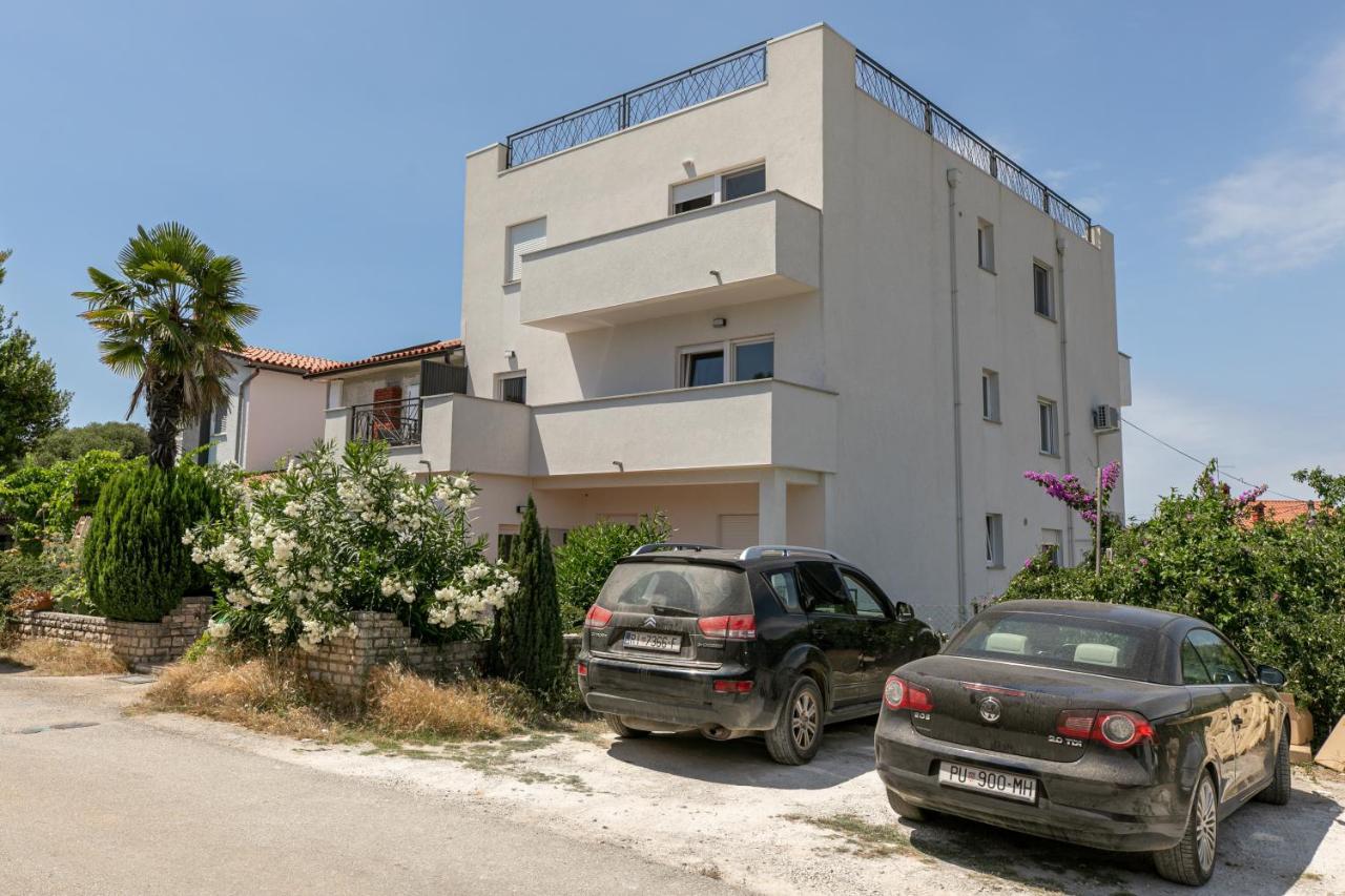 Apartments Korana Pula Bagian luar foto