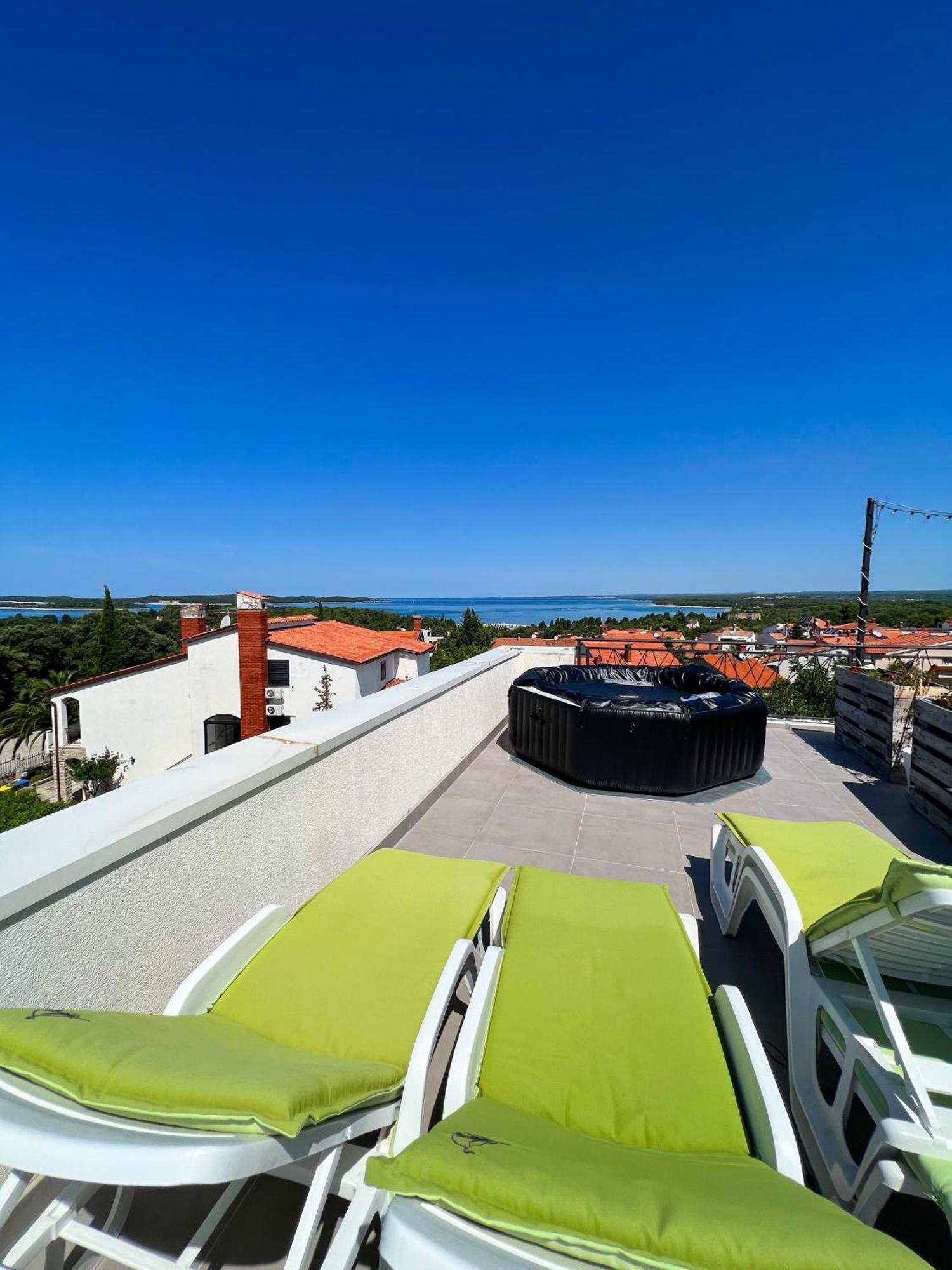 Apartments Korana Pula Bagian luar foto