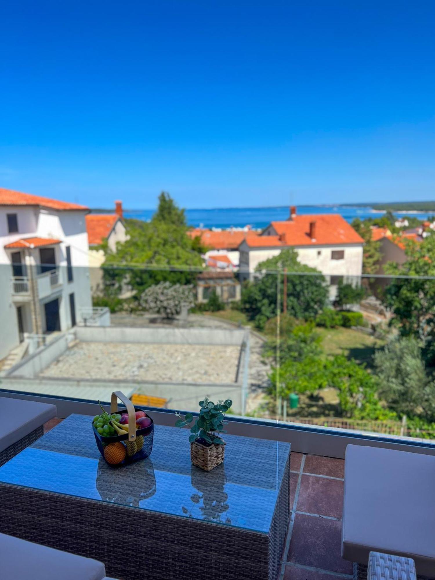 Apartments Korana Pula Bagian luar foto