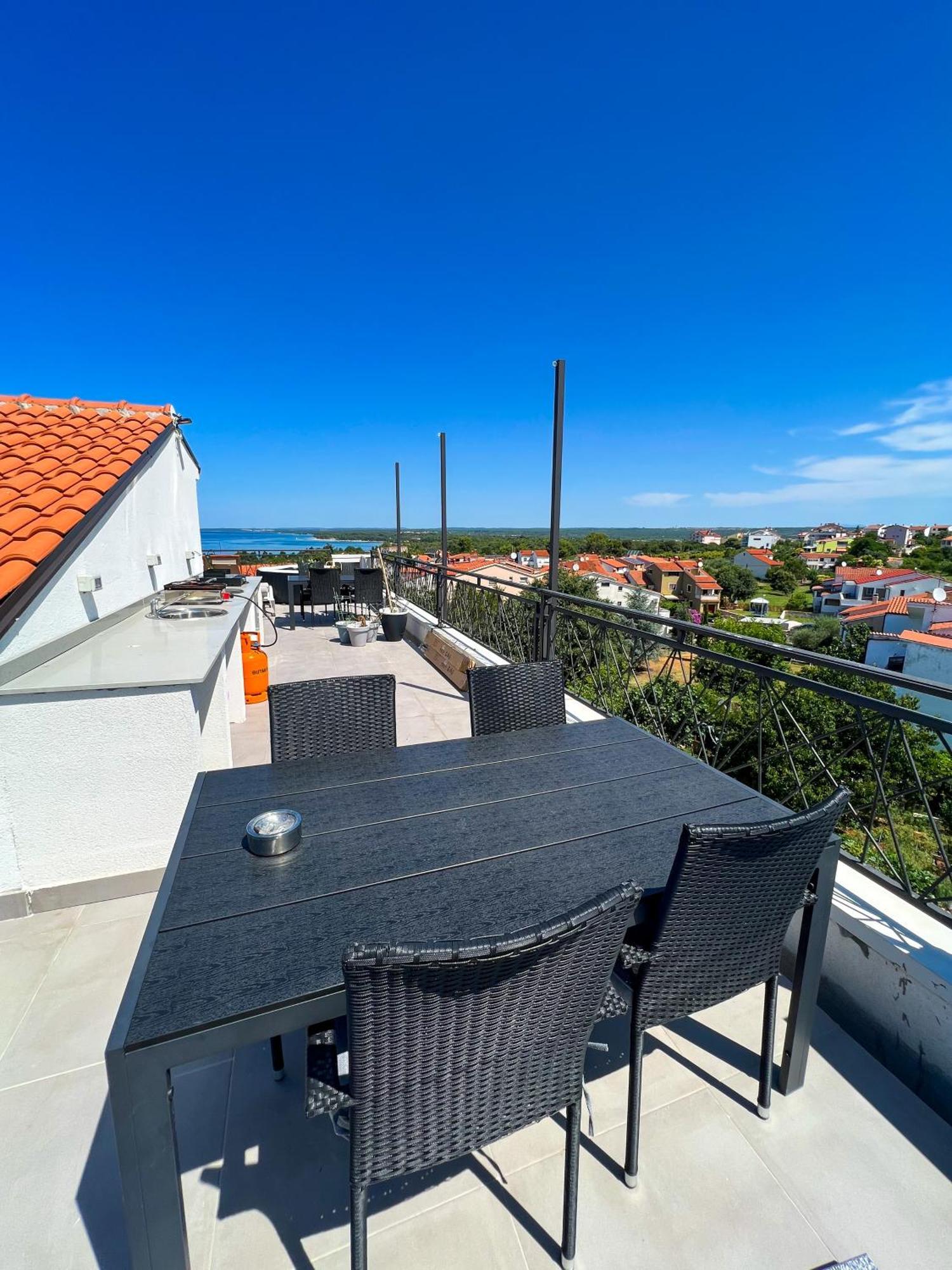 Apartments Korana Pula Bagian luar foto